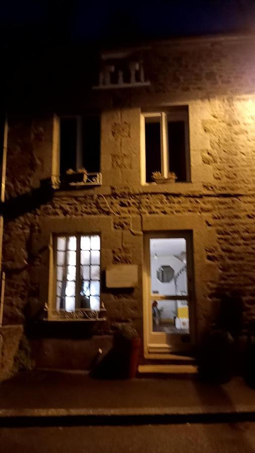 Bienvenue Casa de hóspedes Saint-Pierre-de-Plesguen Exterior foto